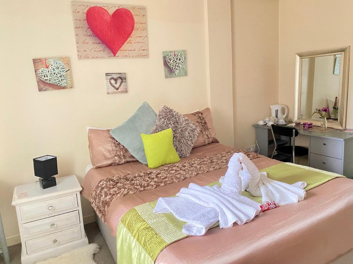 Lovely Double Room With Private Bathroom And Double Room With Shared Toilet & Parking Free Эдинбург Экстерьер фото