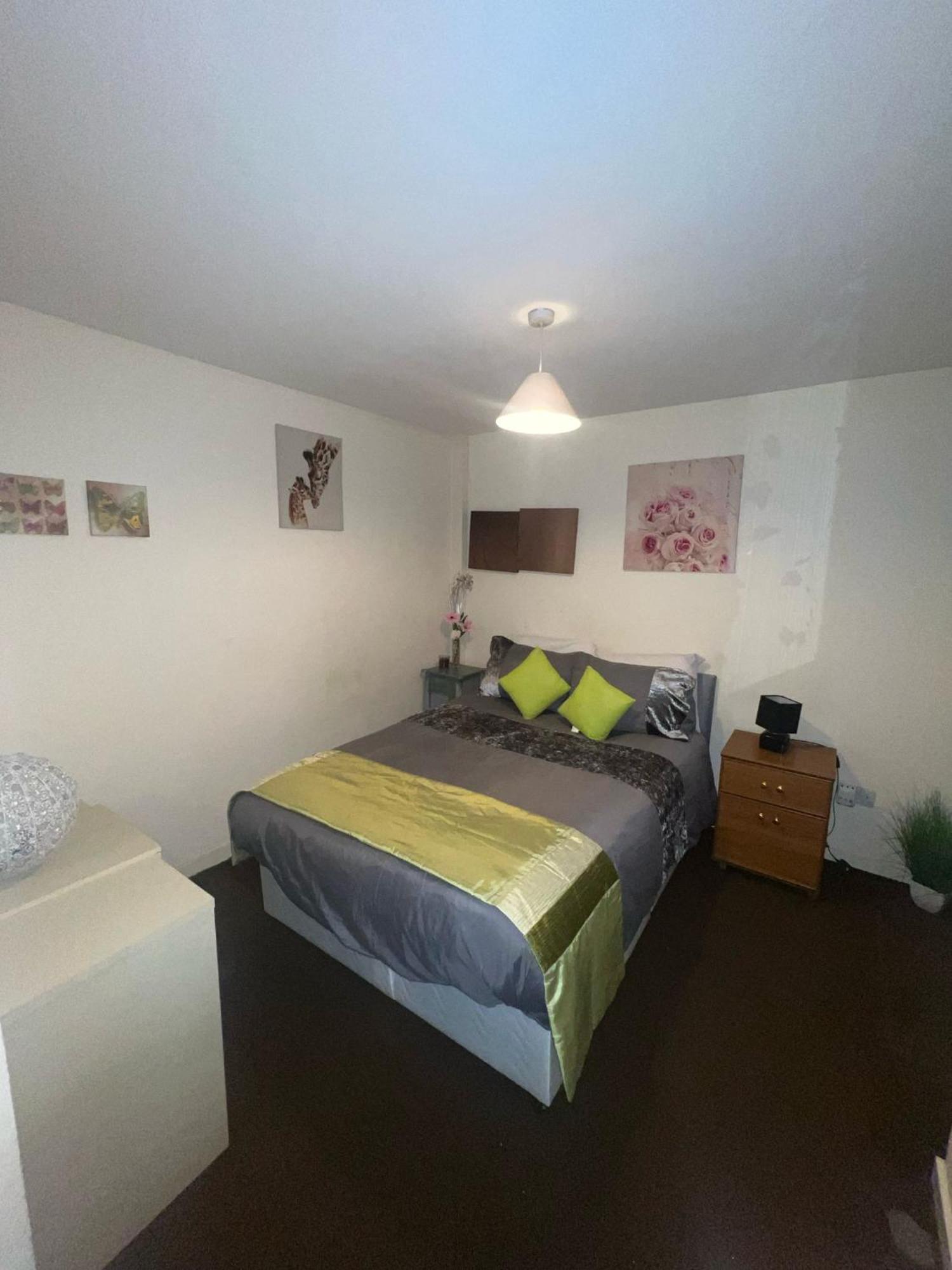 Lovely Double Room With Private Bathroom And Double Room With Shared Toilet & Parking Free Эдинбург Экстерьер фото